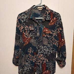 Van   Heusen  blouse  Size L VGC pit to pit22 inch  length 26
